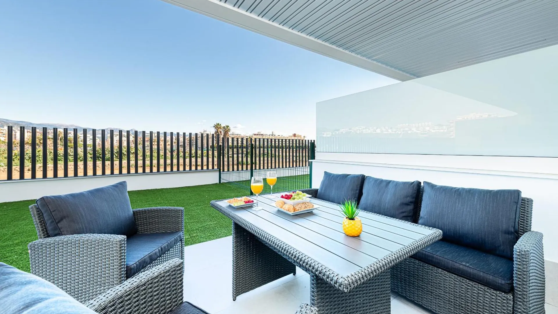 Wintowinrentals Exclusive Apartment With A Large Terrace In The Coastal Paradise Of Torre Del Mar contacts