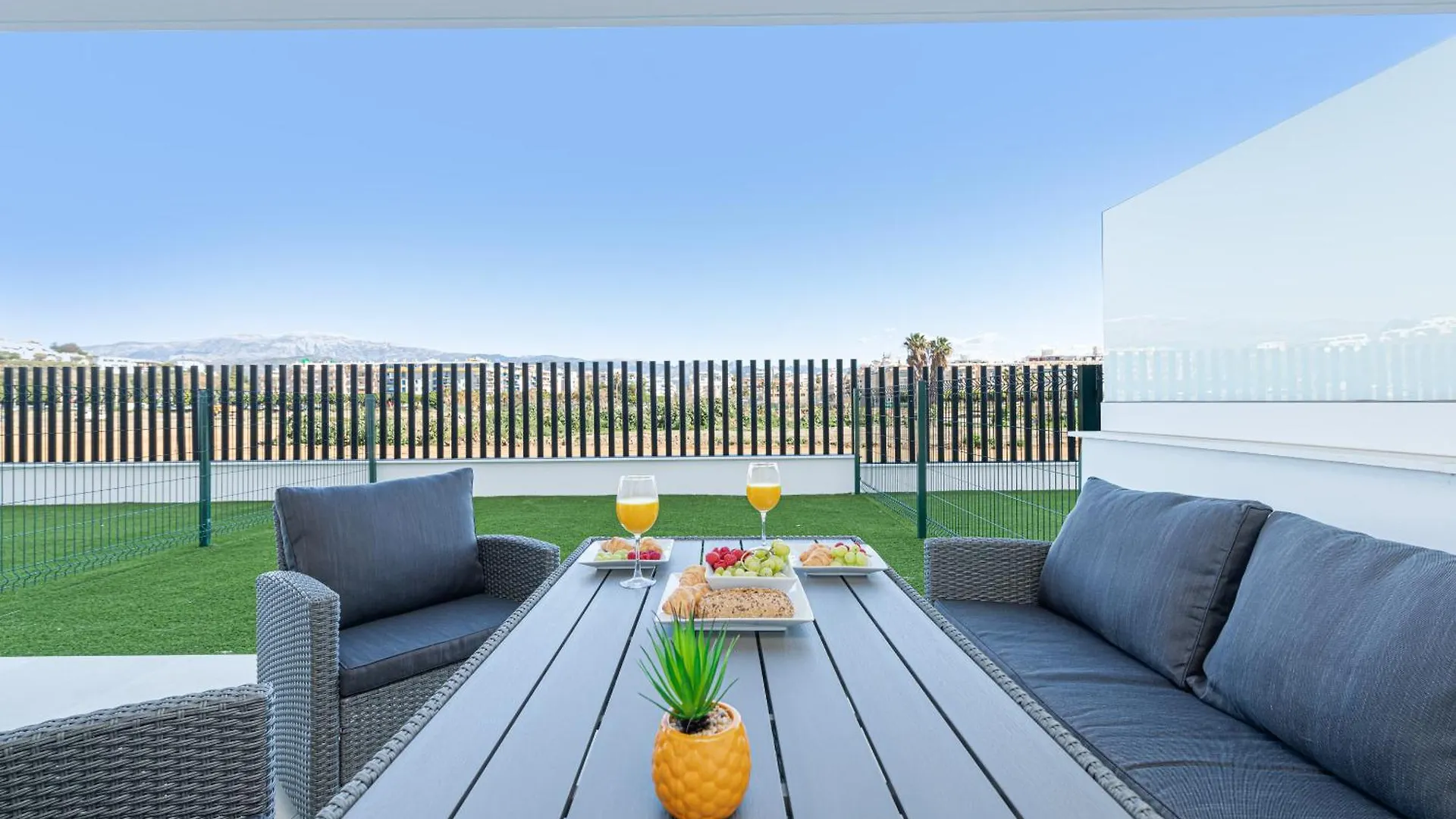 Wintowinrentals Exclusive Apartment With A Large Terrace In The Coastal Paradise Of Torre Del Mar