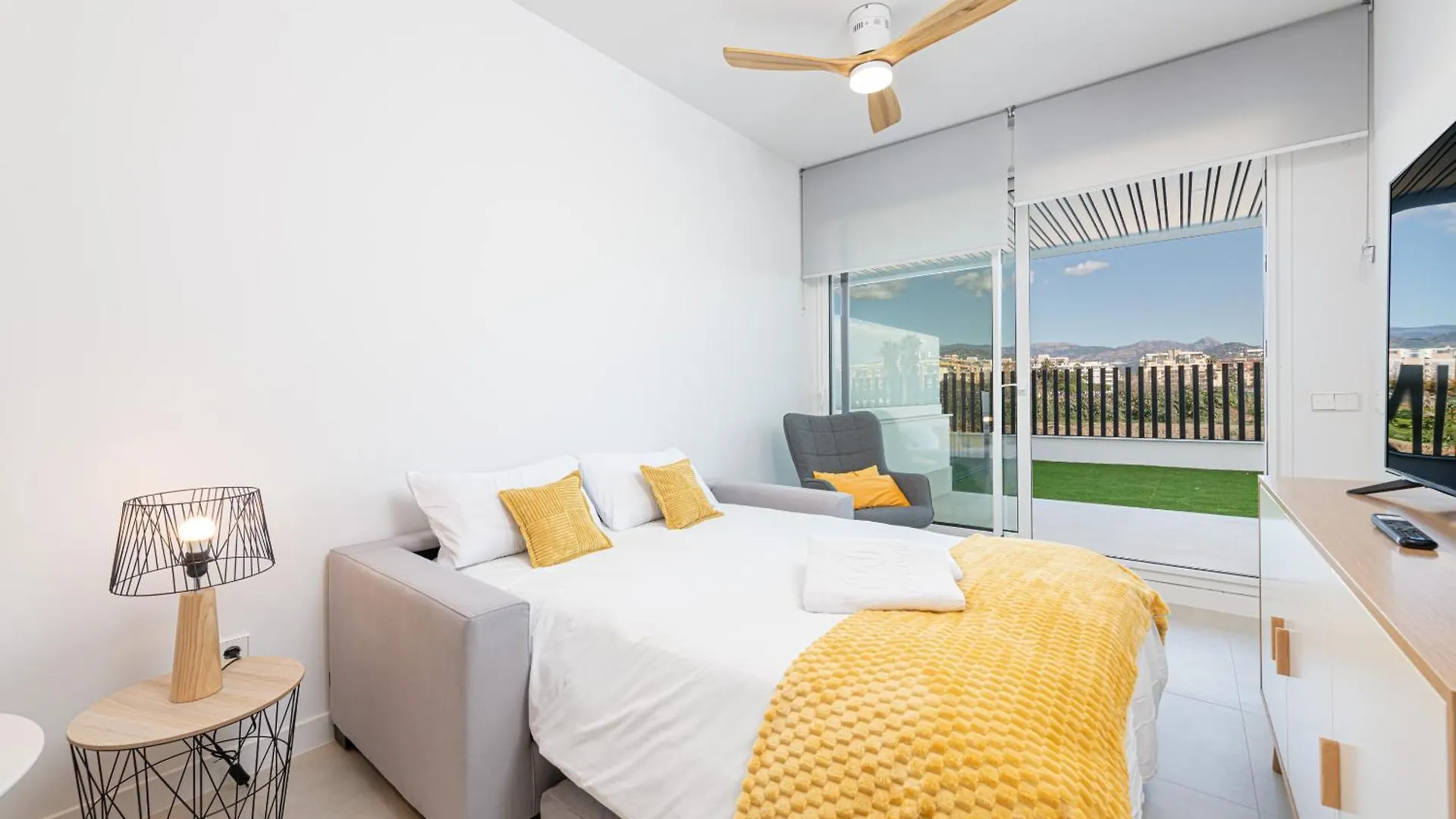 Wintowinrentals Exclusive Apartment With A Large Terrace In The Coastal Paradise Of Torre Del Mar