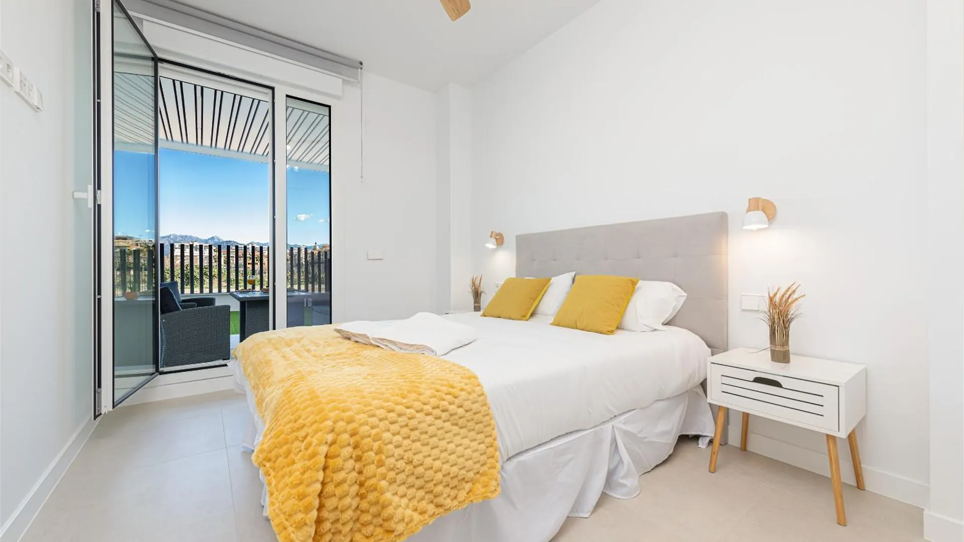 Wintowinrentals Exclusive Apartment With A Large Terrace In The Coastal Paradise Of Torre Del Mar