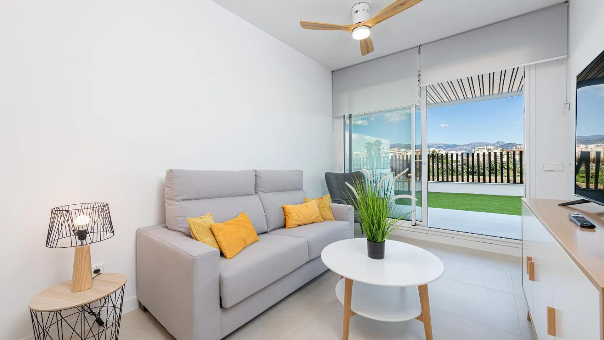 Wintowinrentals Exclusive Apartment With A Large Terrace In The Coastal Paradise Of Torre Del Mar 0*,