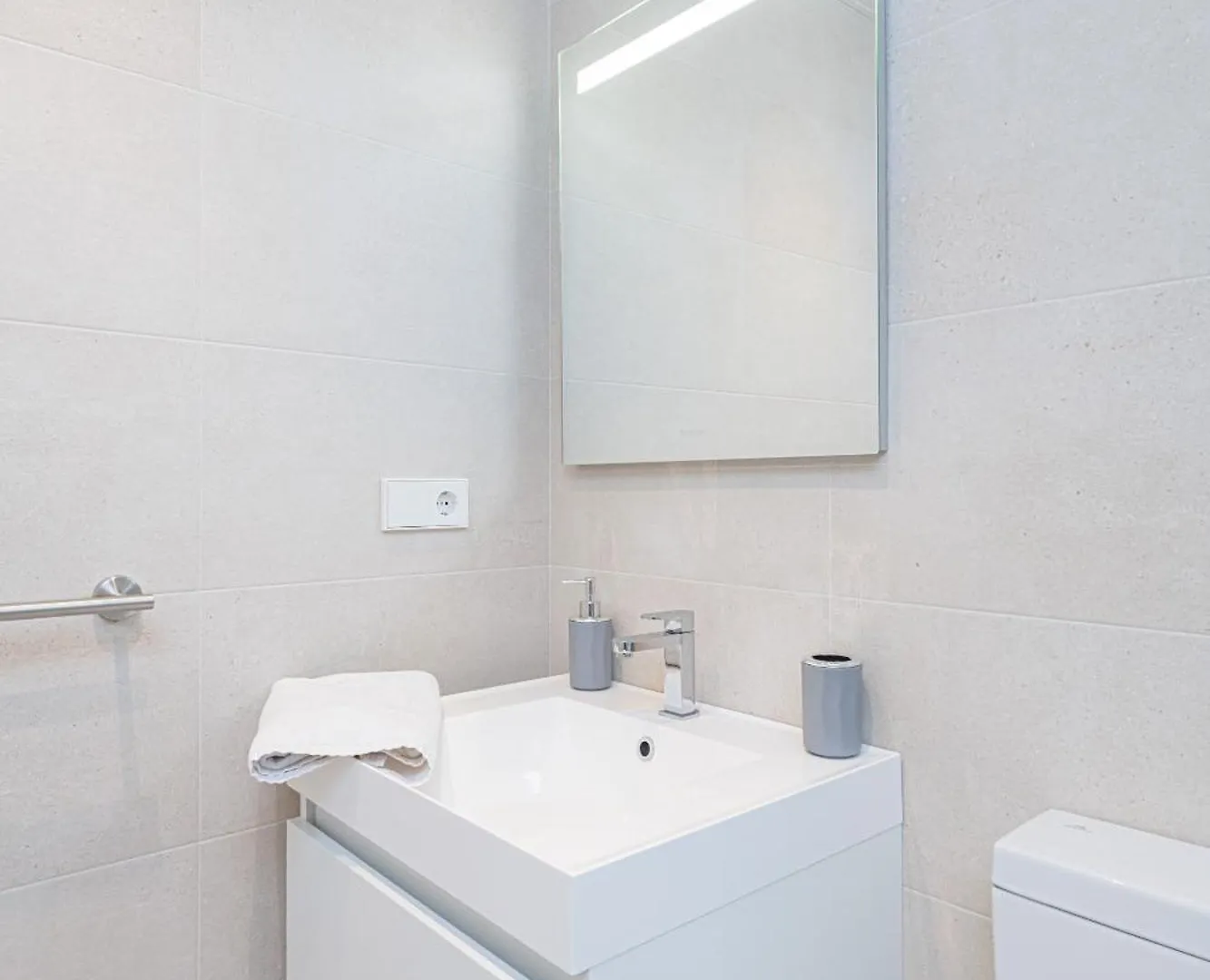 Wintowinrentals Exclusive Apartment With A Large Terrace In The Coastal Paradise Of Torre Del Mar Spain