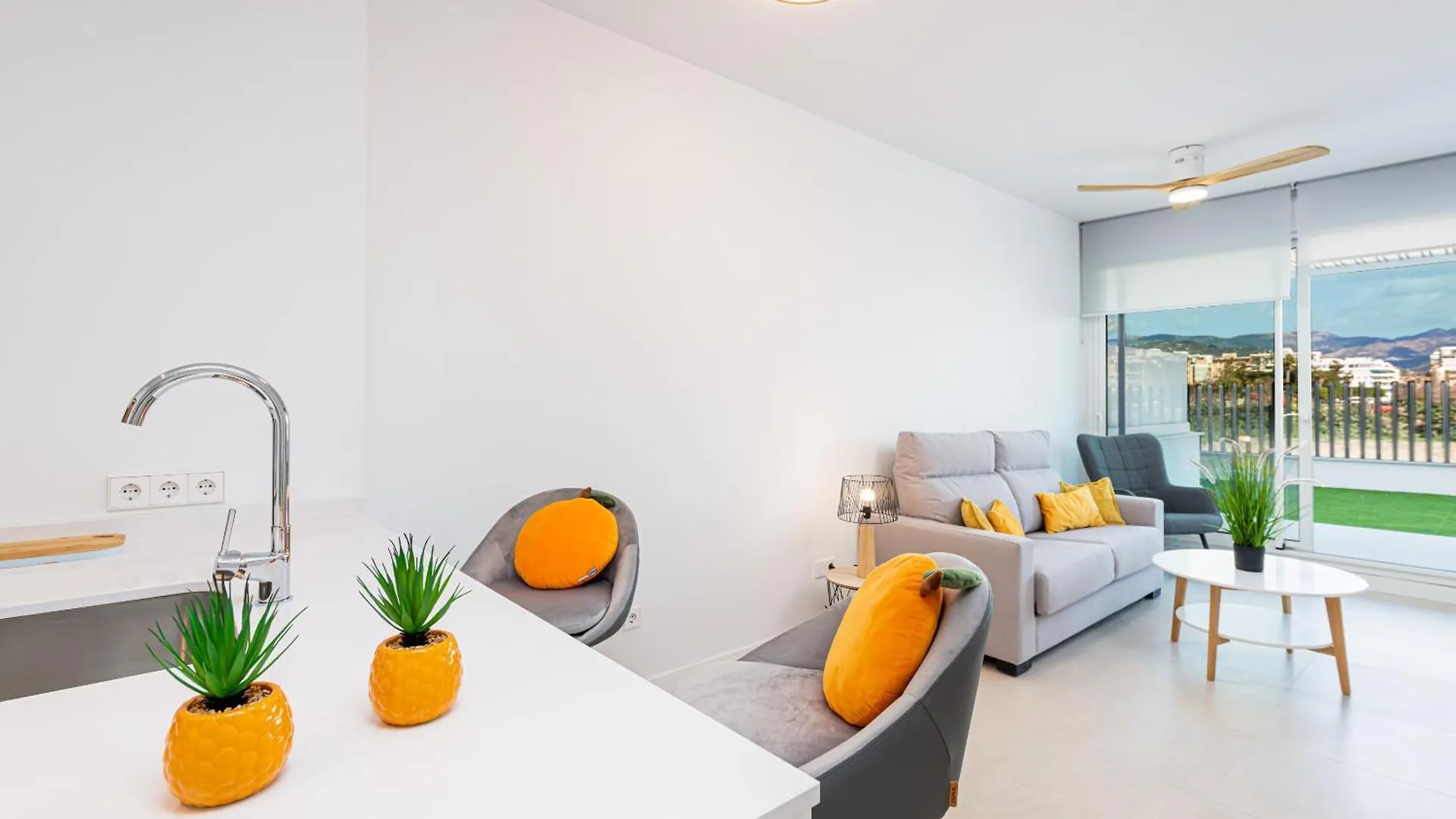 Wintowinrentals Exclusive Apartment With A Large Terrace In The Coastal Paradise Of Torre Del Mar Spain